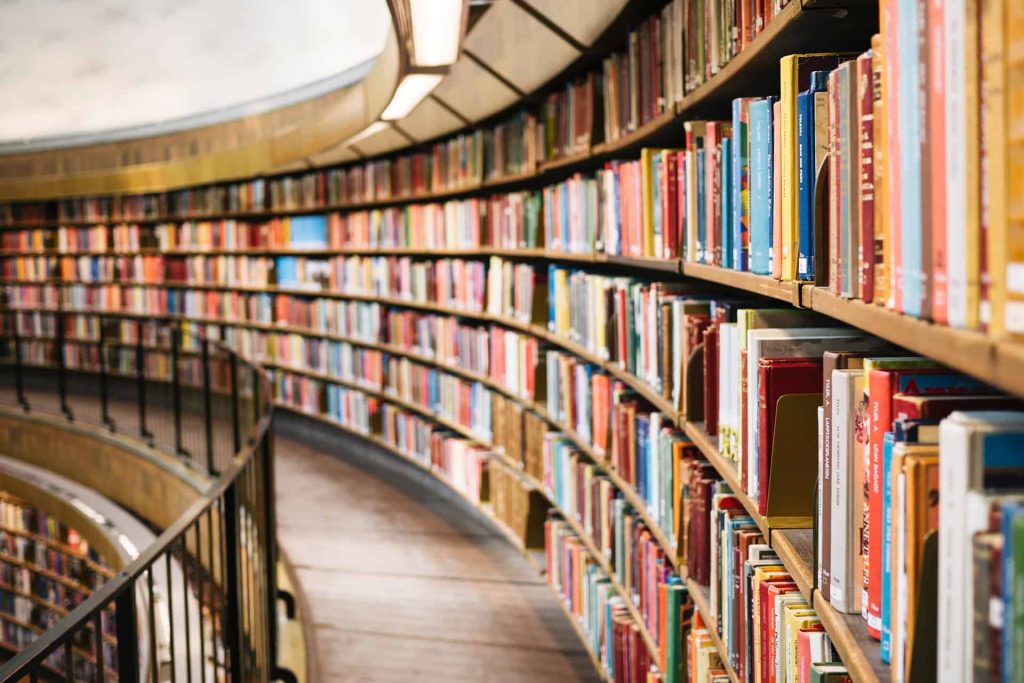 curved-book-shelves-in-library