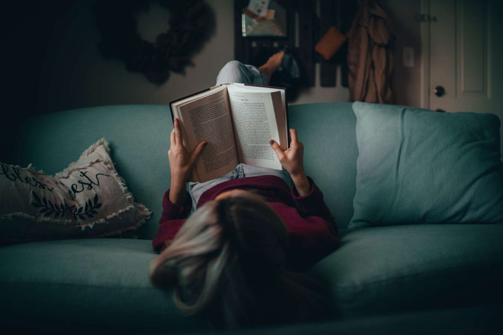 girl-in-couch-reading-book