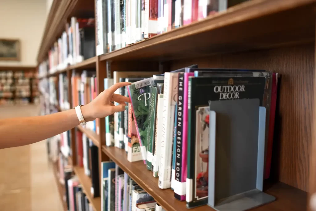 picking-book-in-book-shelf-right